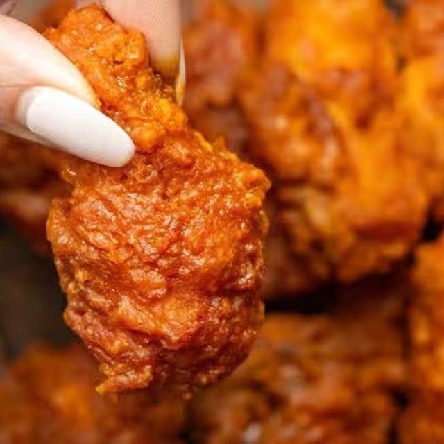 Party 3 (Boneless Wings, Buffalo Wings, 8 Pcs Fried Mac & Cheese Balls).